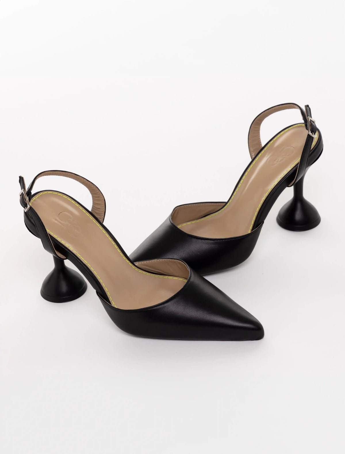 Praia Pump in Black